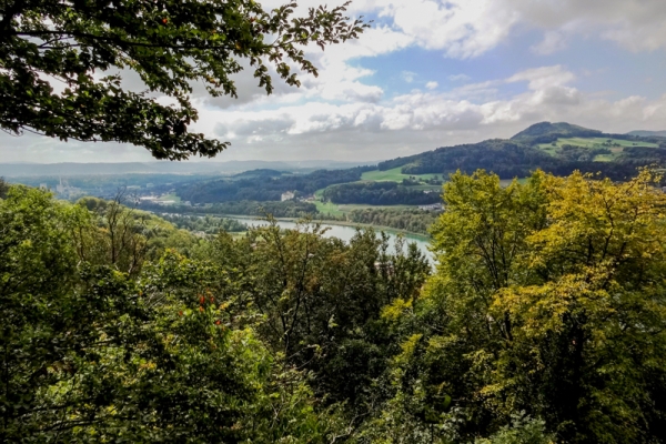 Von einem Schloss zum anderen