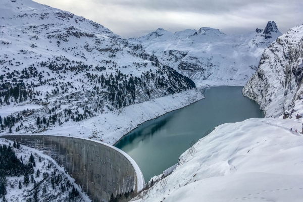 Unter dem majestätischen Zervreilahorn