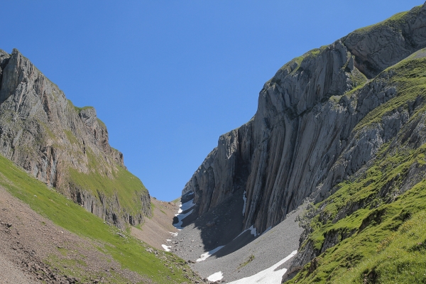 Silberne Klüfte im Karst