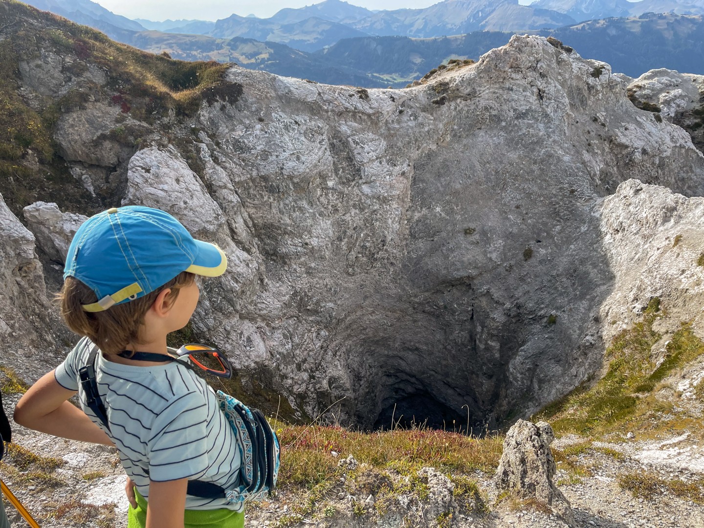 Tief runter geht die Doline. Bild: Rémy Kappeler