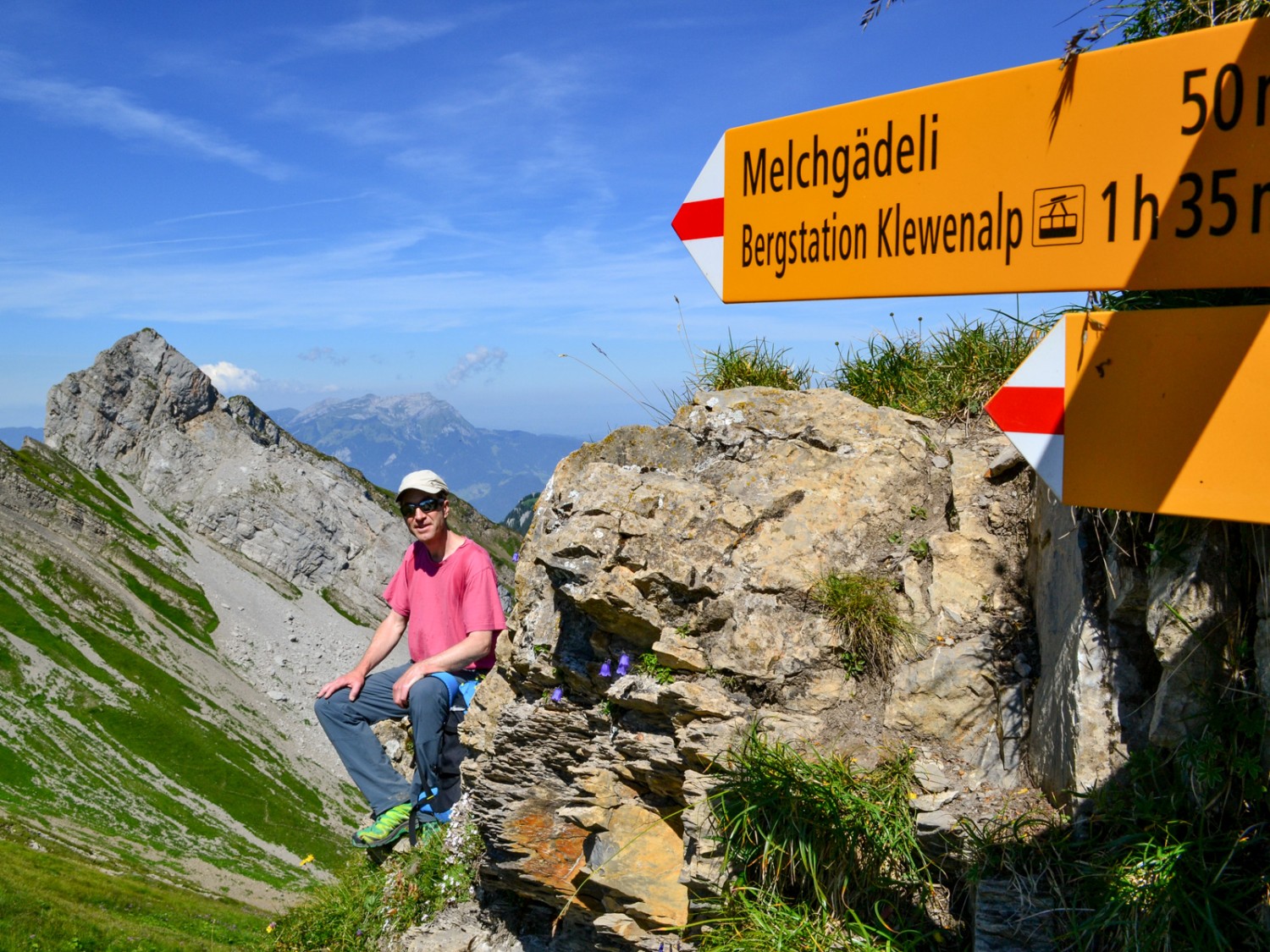 Pause beim Hinter Jochli mit Schinberg und Pilatus im Hintergrund. Bild: Sabine Joss