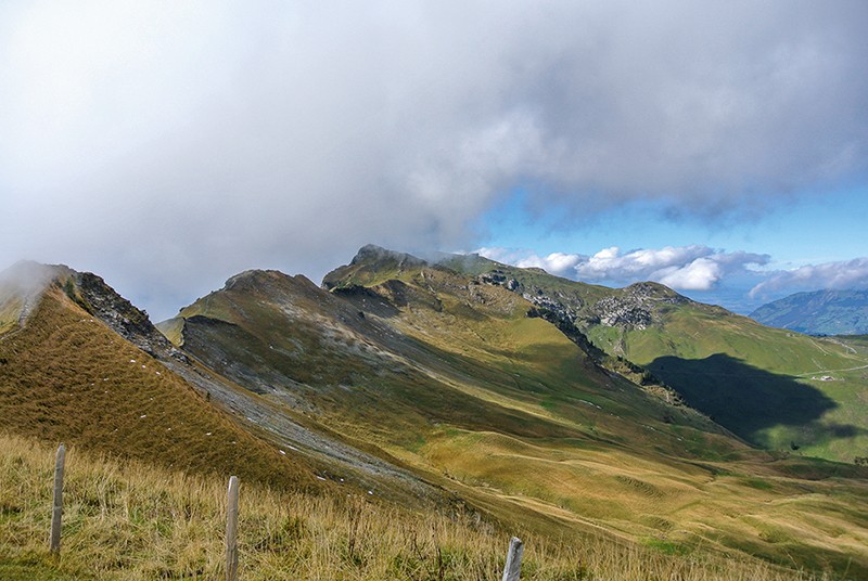 Blick vom Klingen- zum Fronalpstock.Bild. Bild: Vera In-Albon