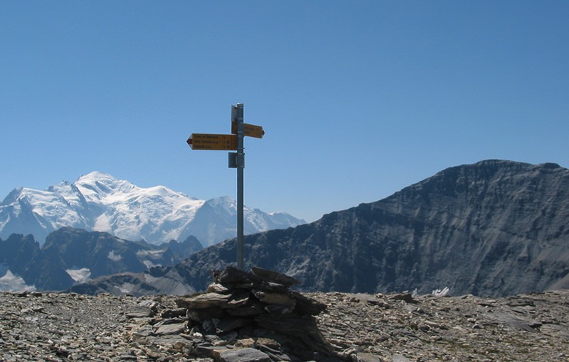 Auf dem Cheval Blanc: rechts und schwarz der Buet, links und weiss der Mont Blanc. Bild: Elsbeth Flüeler