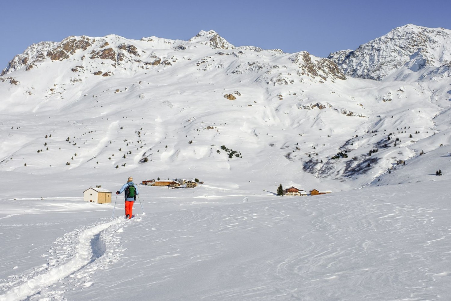 ... und man überquert die Panoramaterrasse der Alp Flix.