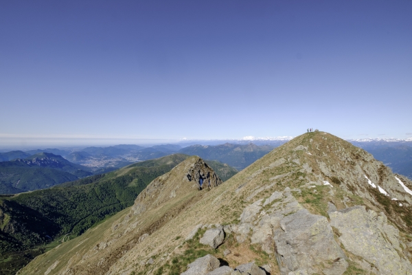 Facile itinerario in cresta sopra Val Colla