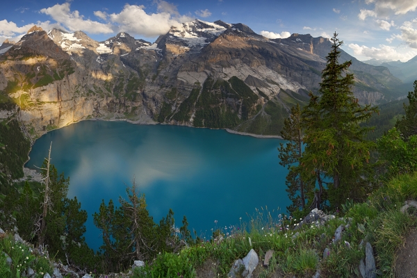 Aussichtsreich über dem Oeschinensee