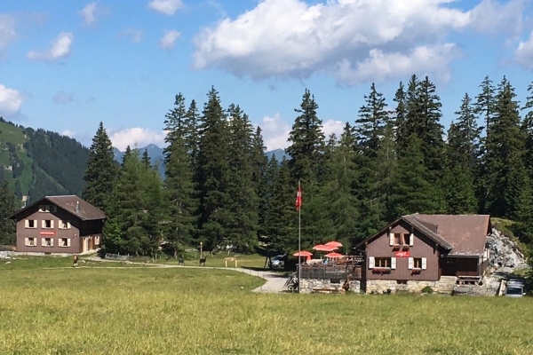 In zwei Tagen vom Brünig zum Mittelpunkt der Schweiz und an den Sarnersee