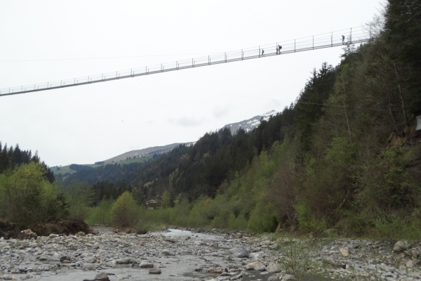 Wilde Auenlandschaft im Entschligetal