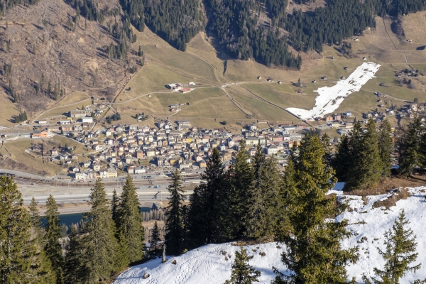 Die Schneeinsel oberhalb von Airolo