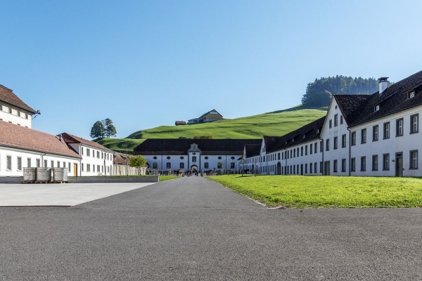 ÜBER DEM KLOSTER EINSIEDELN