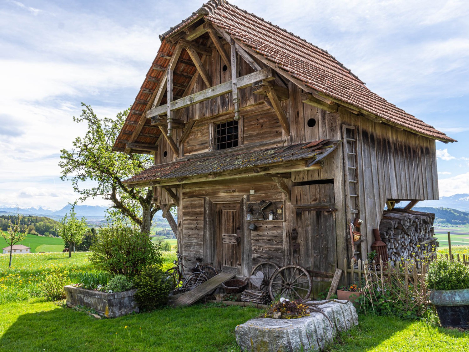 Da kommt Nostalgie auf: Alter Speicher am Wegrand. Foto: Franz Ulrich