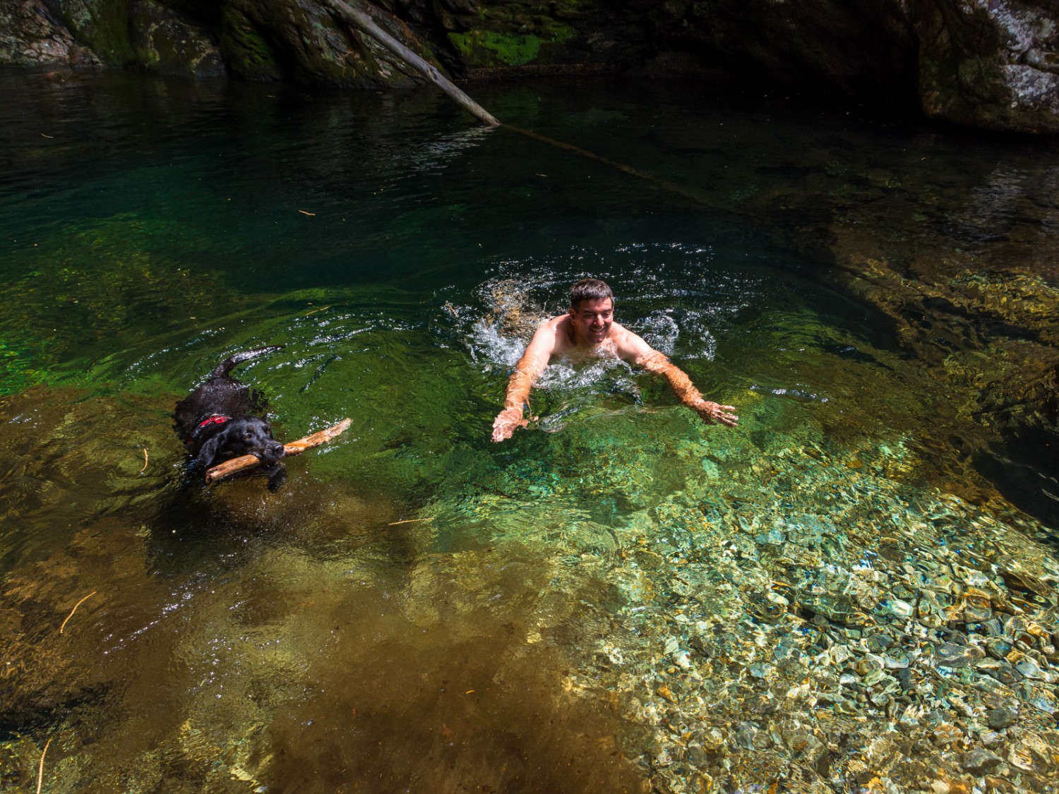 Piscine naturelle tout au fond de la vallée. Photo: Franz Ulrich