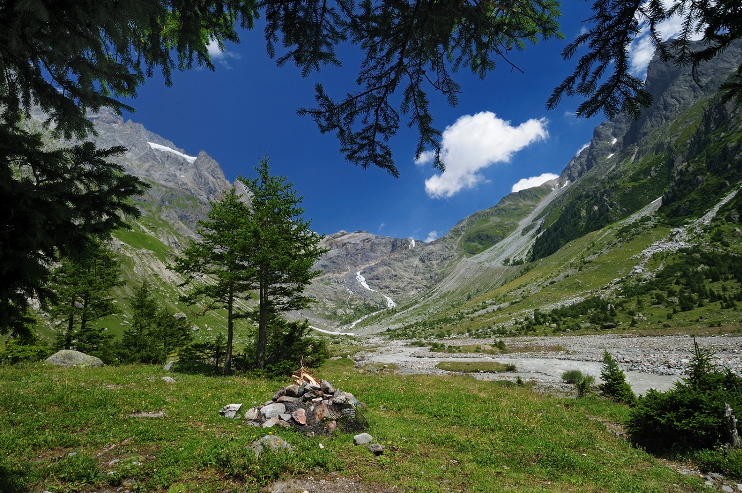 Ganz hinten, nach dem Heimritz. Weiter oben beginnt der Kanderfirn. Bilder: natur-welten.ch

