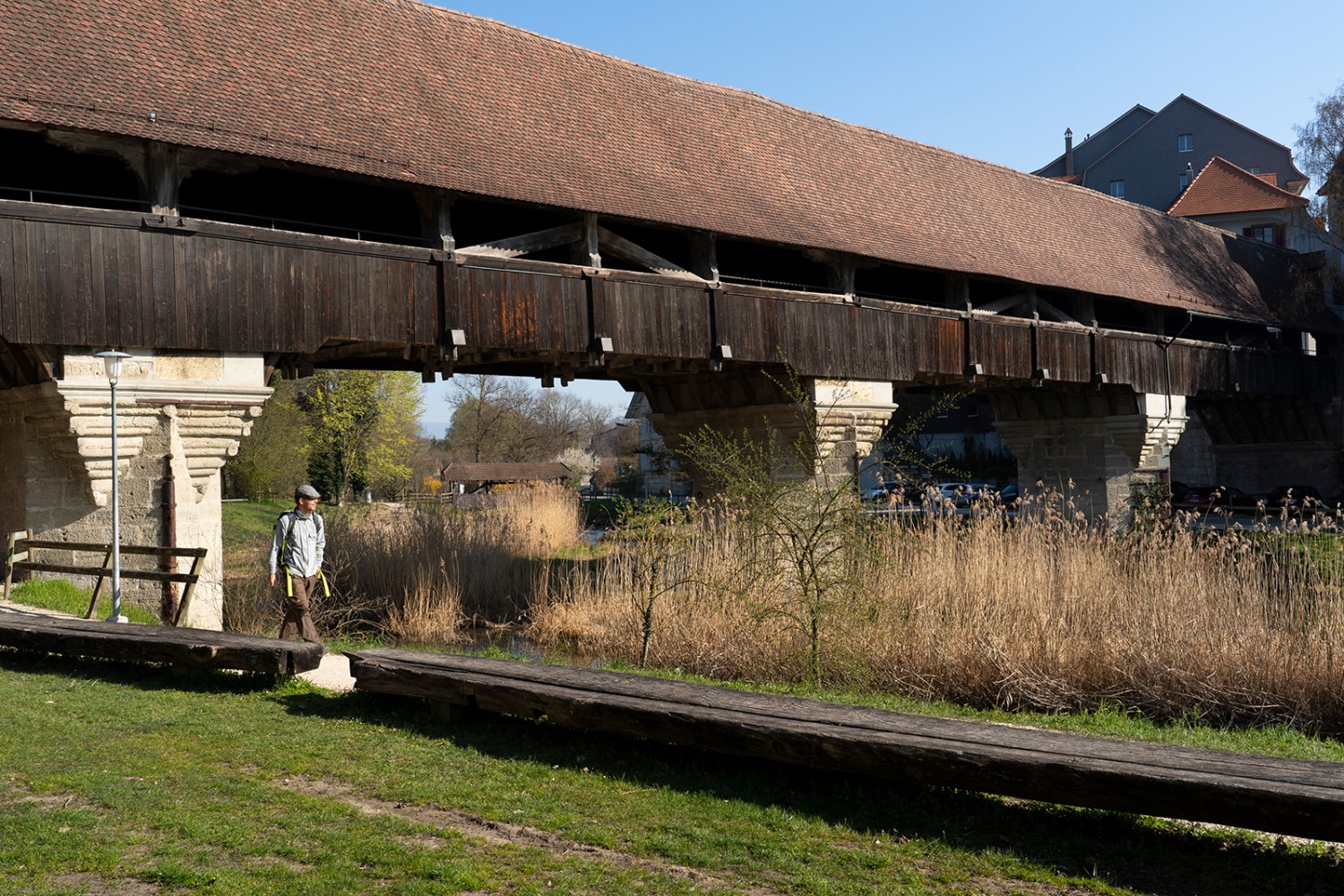 Le pont de bois qui traverse l’ancienne Aar, à Aarberg.