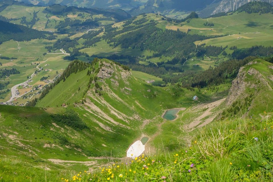 Blick auf Les Petits Lacs, die man im Aufstieg zum Pic Chaussy streift.