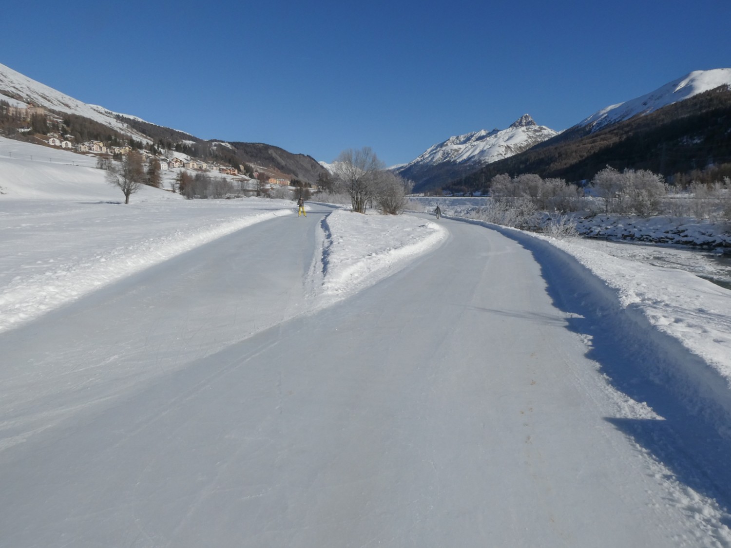 Ab und zu gibt es zwei Varianten zum Eiswandern. Bilder: Rémy Kappeler