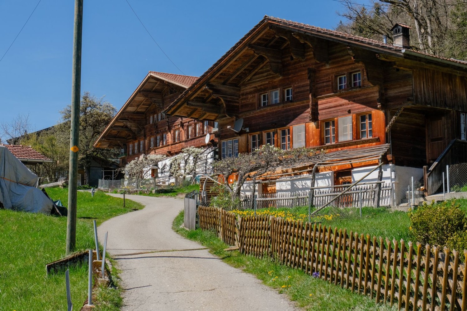 Les nombreuses maisons traditionnelles des siècles passés sont l’un des points forts de la randonnée.