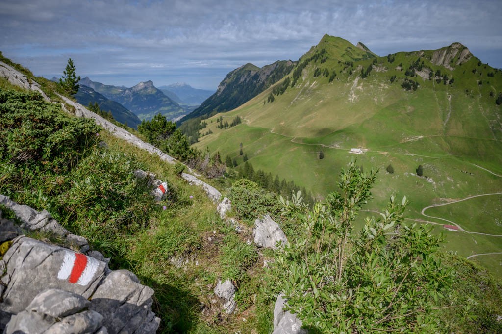 Au début, on reste en grande partie à la même altitude. Photo: Jon Guler