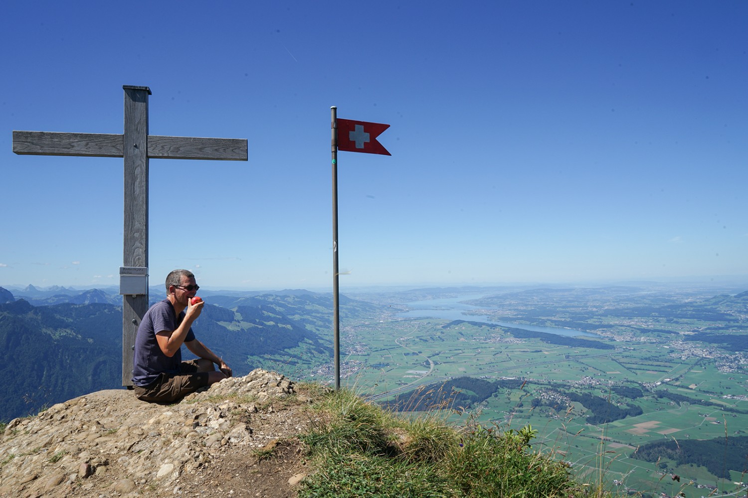 Ganz oben auf dem Federispitz, mit Blick auf den Zürichsee. Bilder: Reto Wissmann