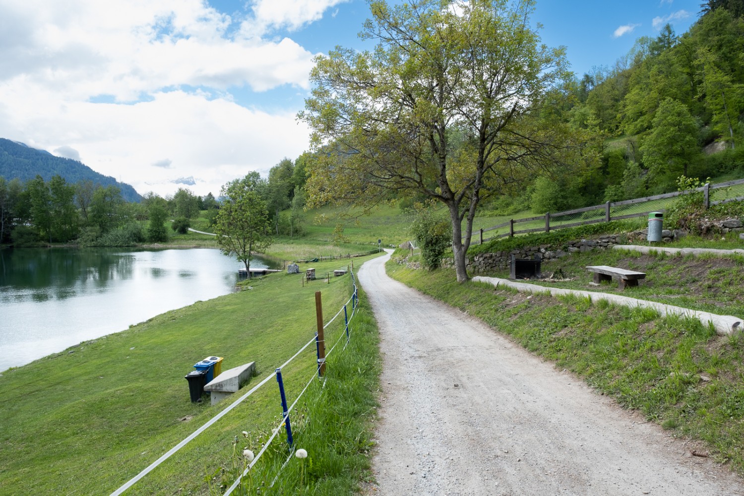 Les jours de grande chaleur, le lac de Canova est un site de baignade et de grillades apprécié. Photo: Markus Ruff