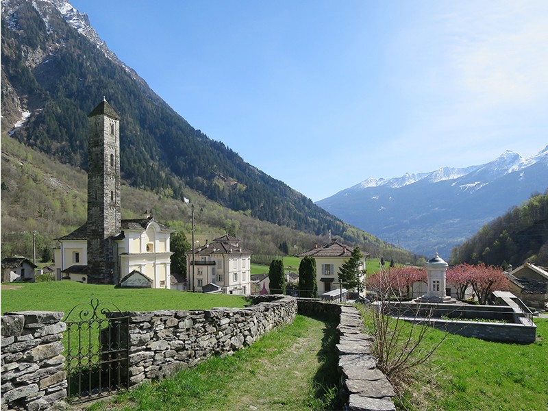 La tour de l'église de Torre. Photo: Andreas Staeger