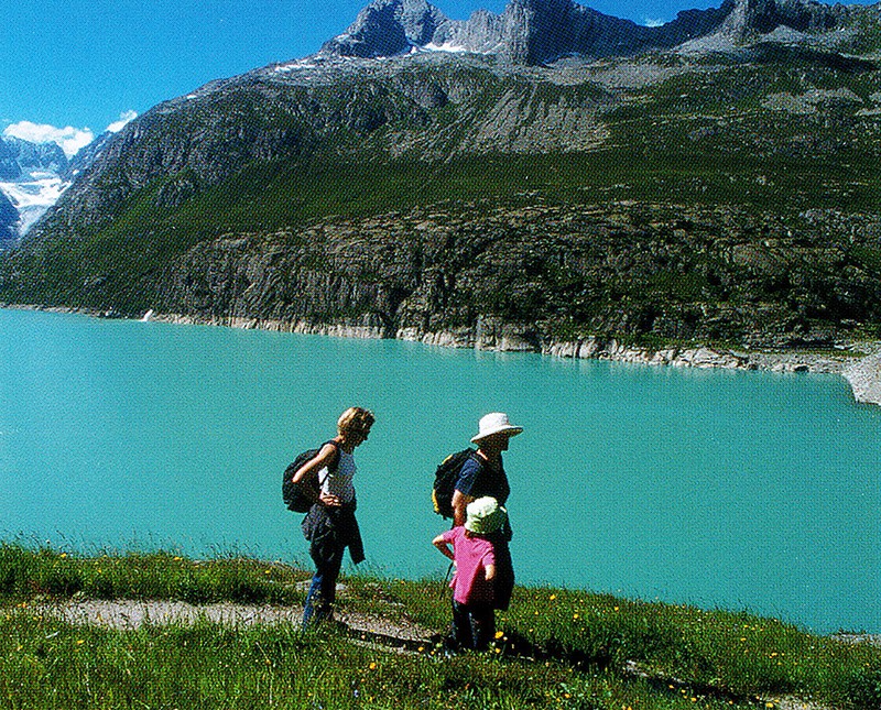 Auch Kindern gefällts am Göscheneralpsee. Bild: Franz Auf der Maur