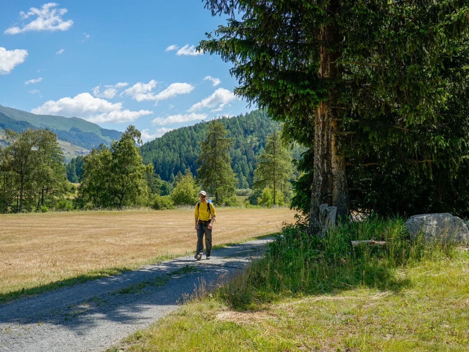 Der Weg auf dem Talboden ist durchwegs bequem. Bild: Fredy Joss