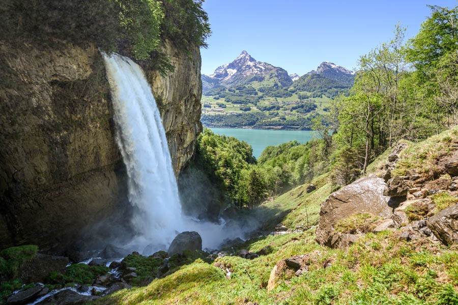 La partie inférieure des chutes du Seerenbach est la plus vigoureuse. 
Photo: Jon Guler