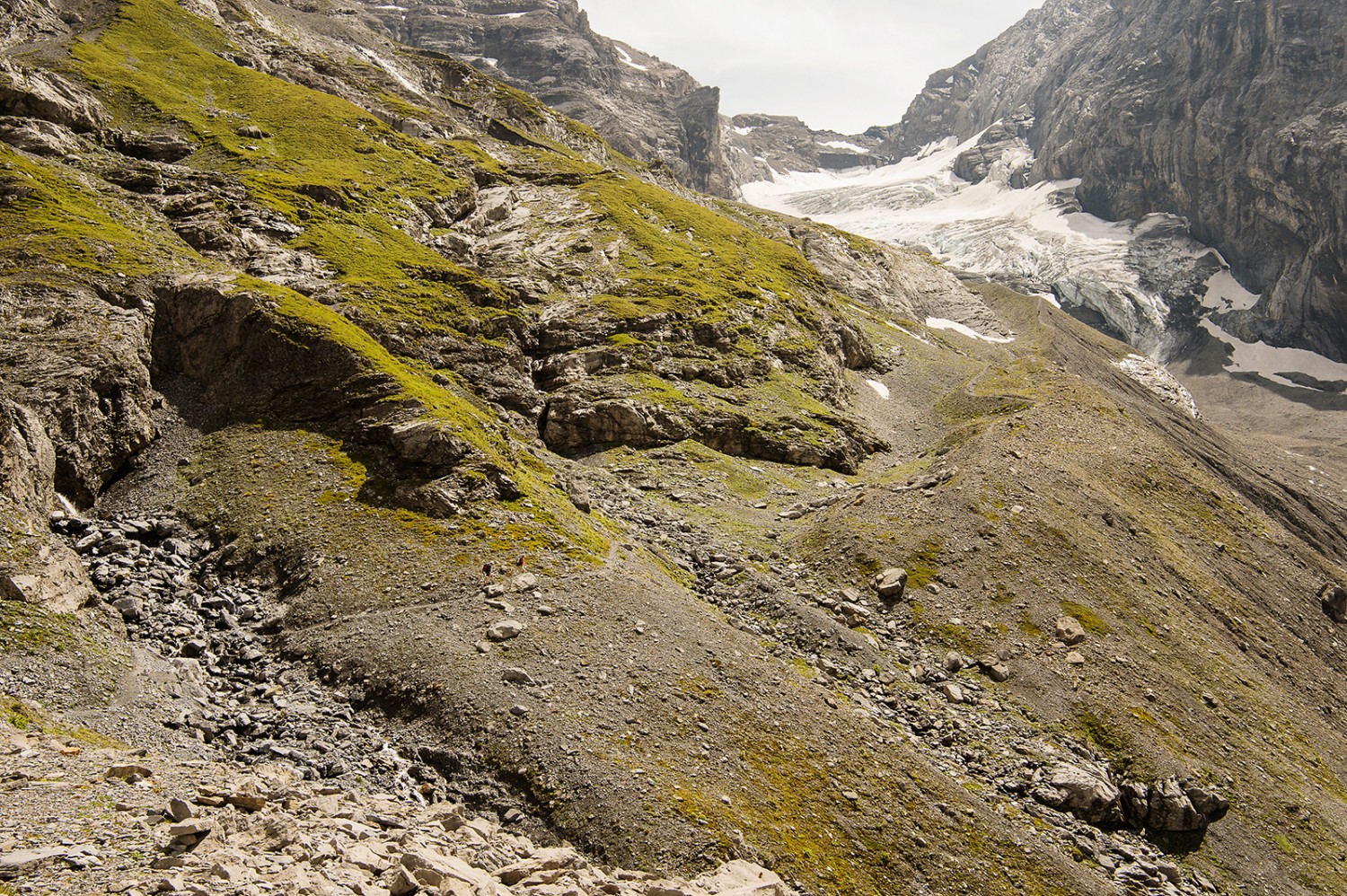 Le passage par la moraine permet de rejoindre la cabane du Gspaltenhorn. Photos: Raja Läubli