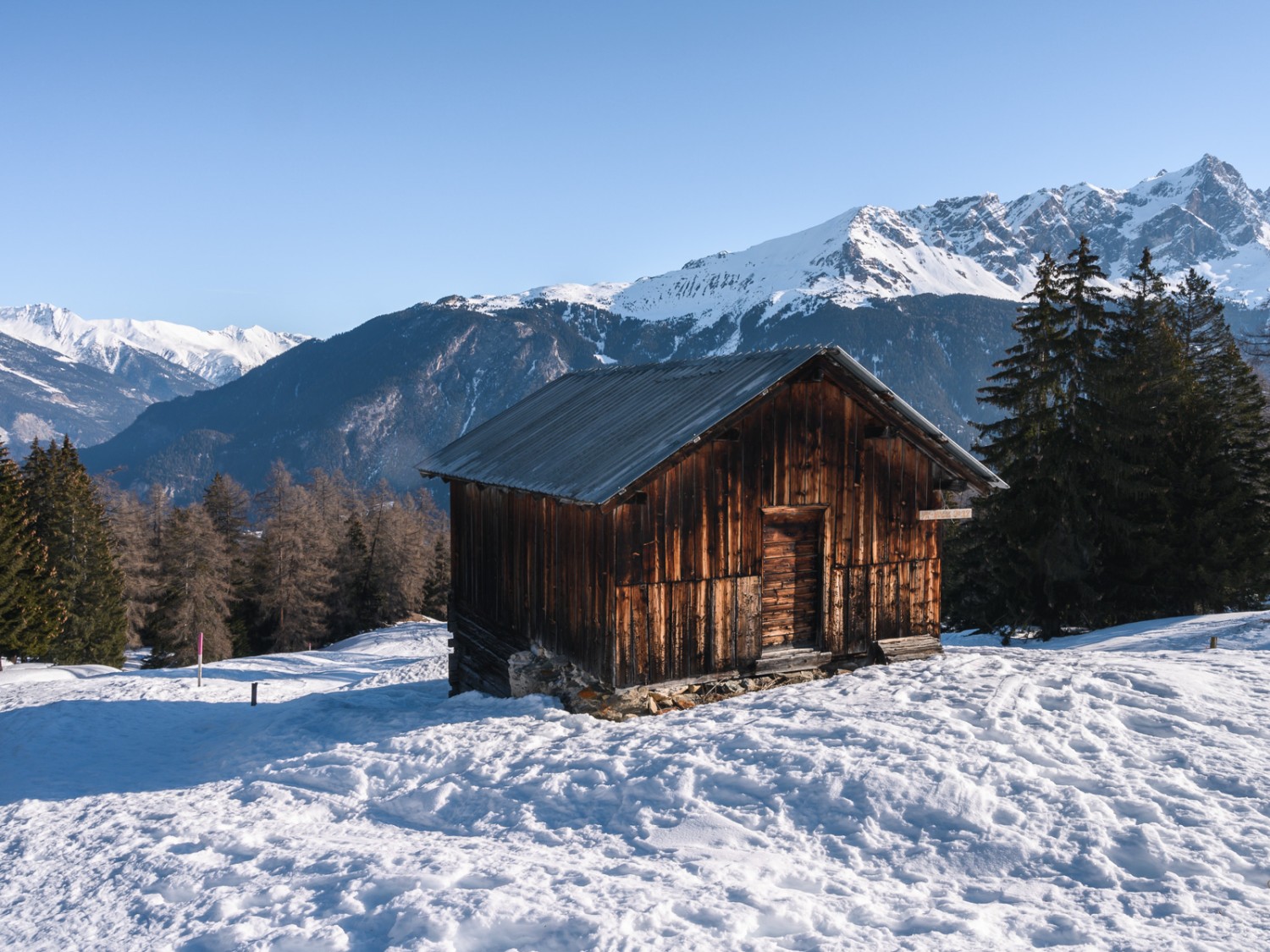 L’itinéraire permet de découvrir des mayens typiques de la région. Photo: Jon Guler