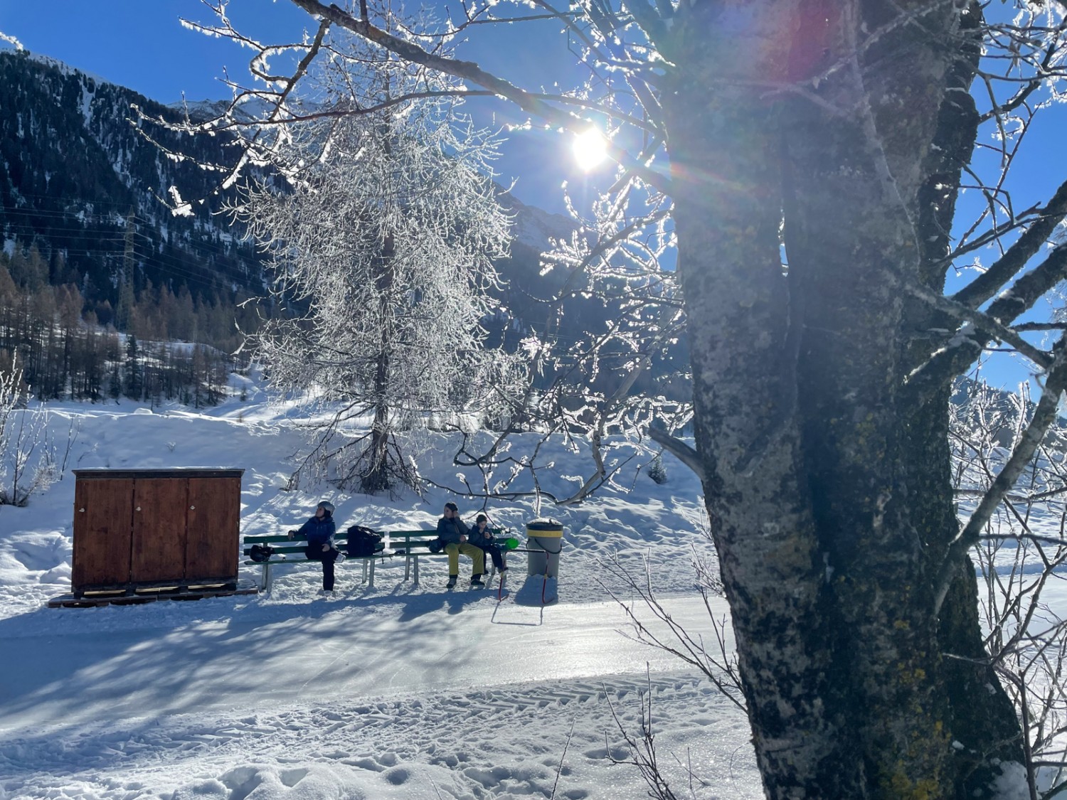 Pause am Ende des Eisweges nahe Zuoz. Bilder: Rémy Kappeler