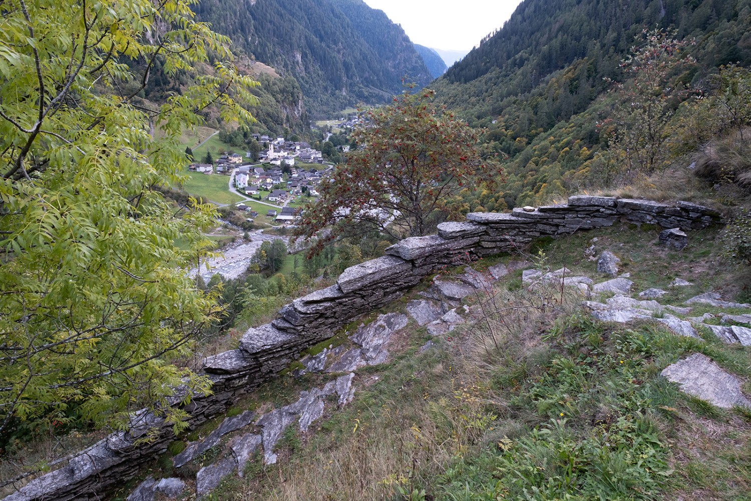 Auf dem alten Kapellweg geht es von Rossa nach Pro de Leura.
Bild: Markus Ruff
