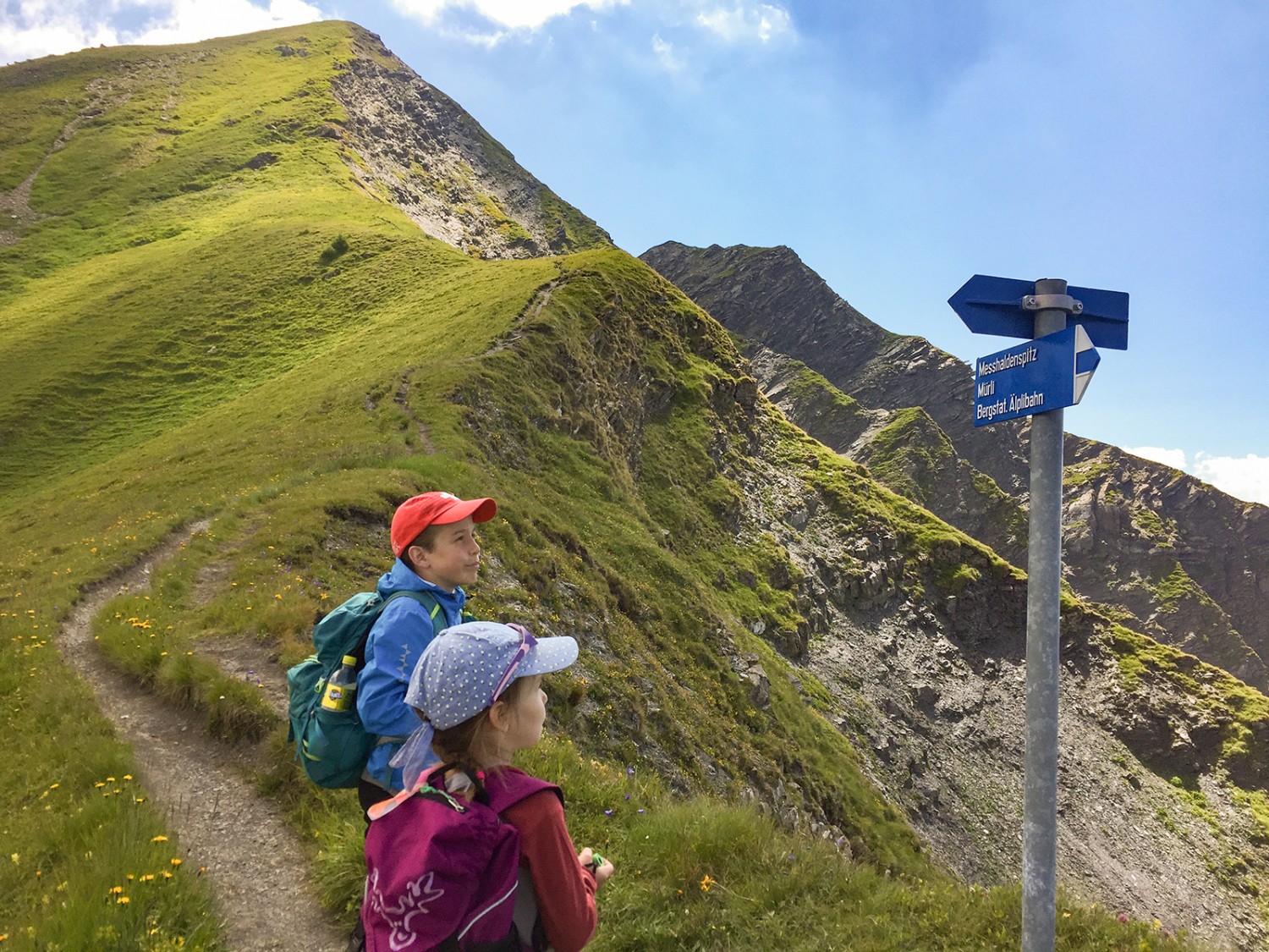 Der Alpinwanderweg führt dem Grat entlang bis auf den Vilan.Bilder: Rémy Kappeler