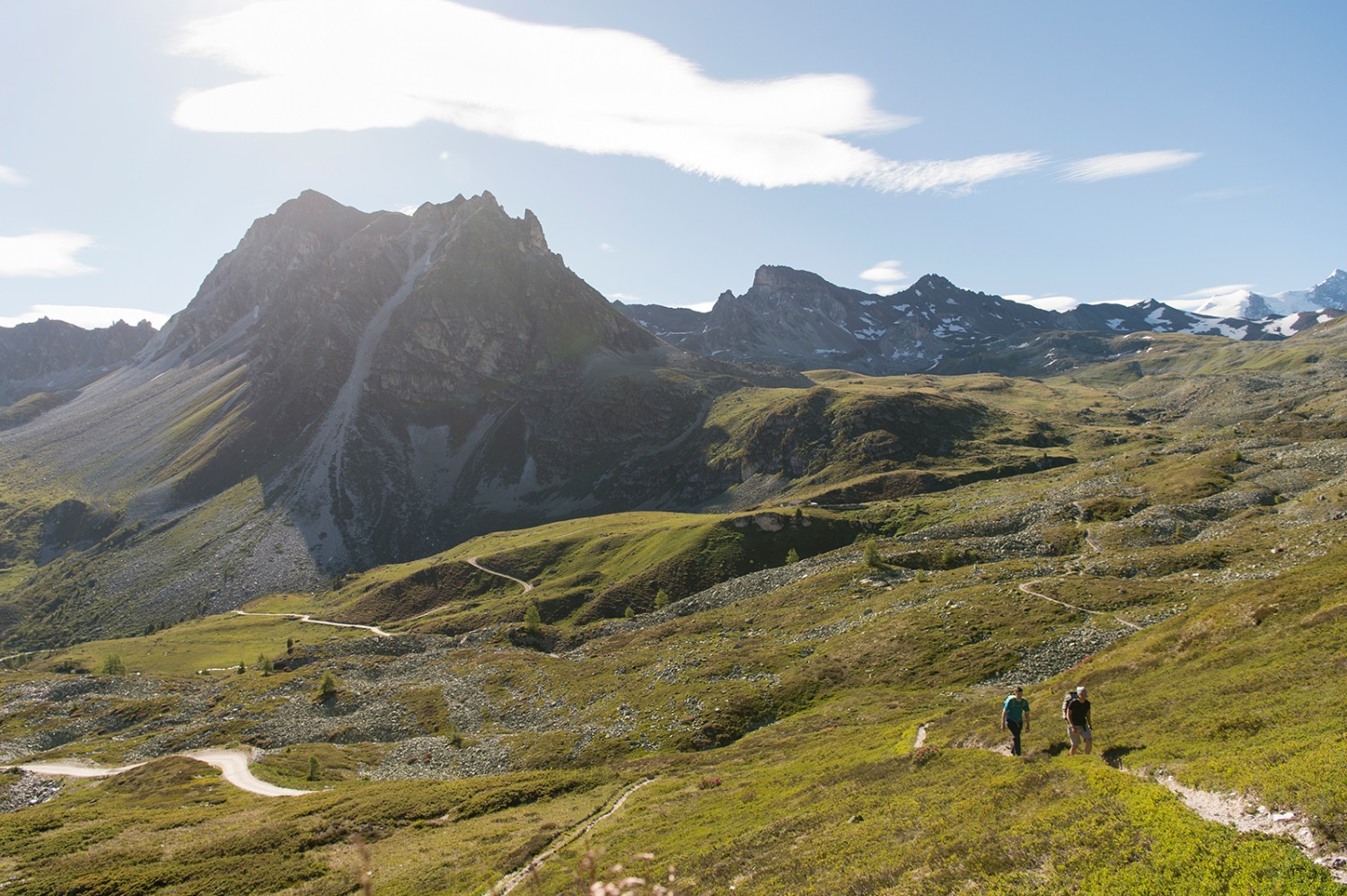 Der über 3000 Meter hohe Gipfel des Toûno scheint schon fast den Himmel zu berühren. 