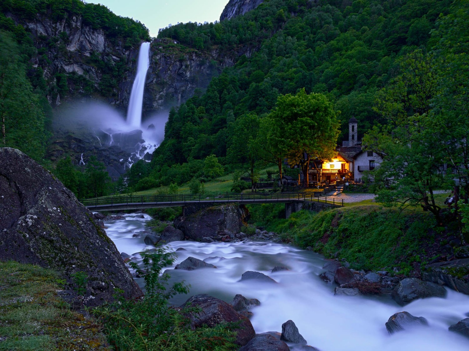 Un paysage près de Foroglio, devant la chute du Fiume Calnegia. Photo: natur-welten.ch