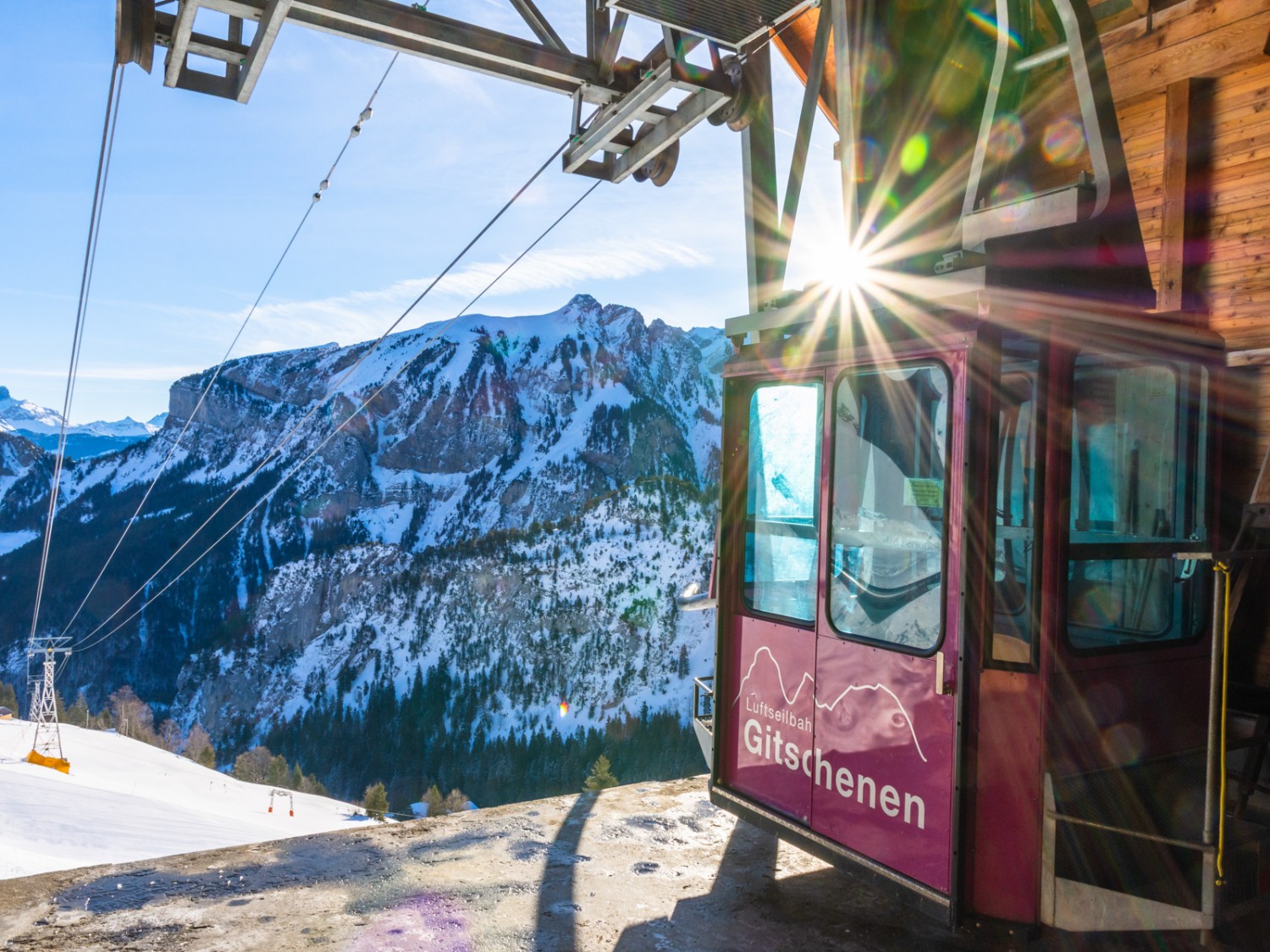 Die Seilbahn fährt halbstündlich von Isenthal. Bild: Franz Ulrich