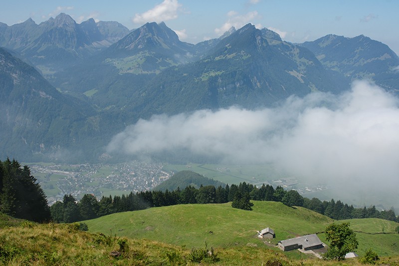 Tiefenblick auf Näfels mit dem Oberseetal im Hintergrund.
Bild: Luc Hagmann