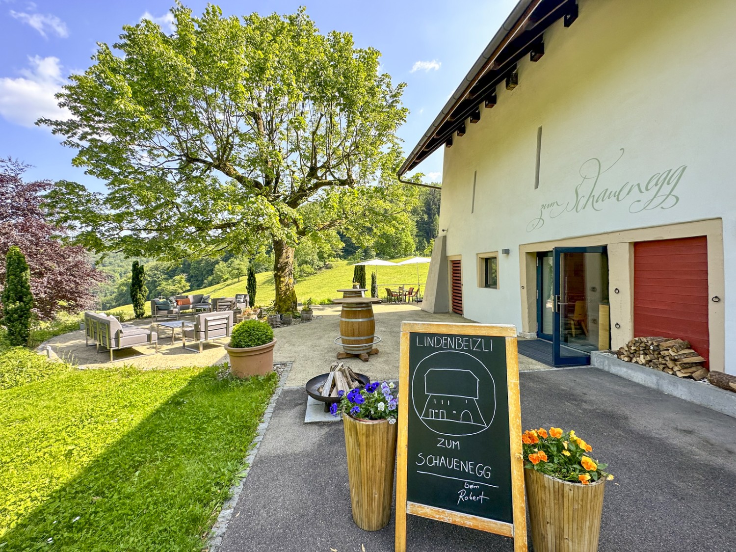 Le Lindenbeizli Schauenegg près de l’Hôtel Bad Schauenburg.