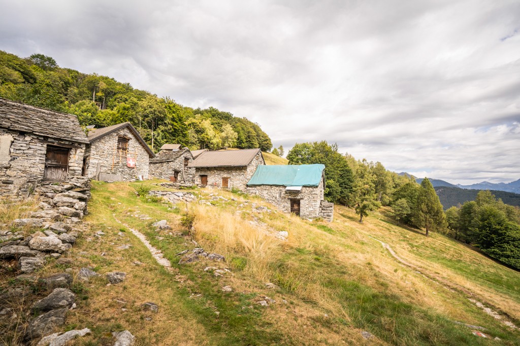 À l’alpage de Monti, on peut à nouveau profiter du panorama. Photo: Wanderblondies