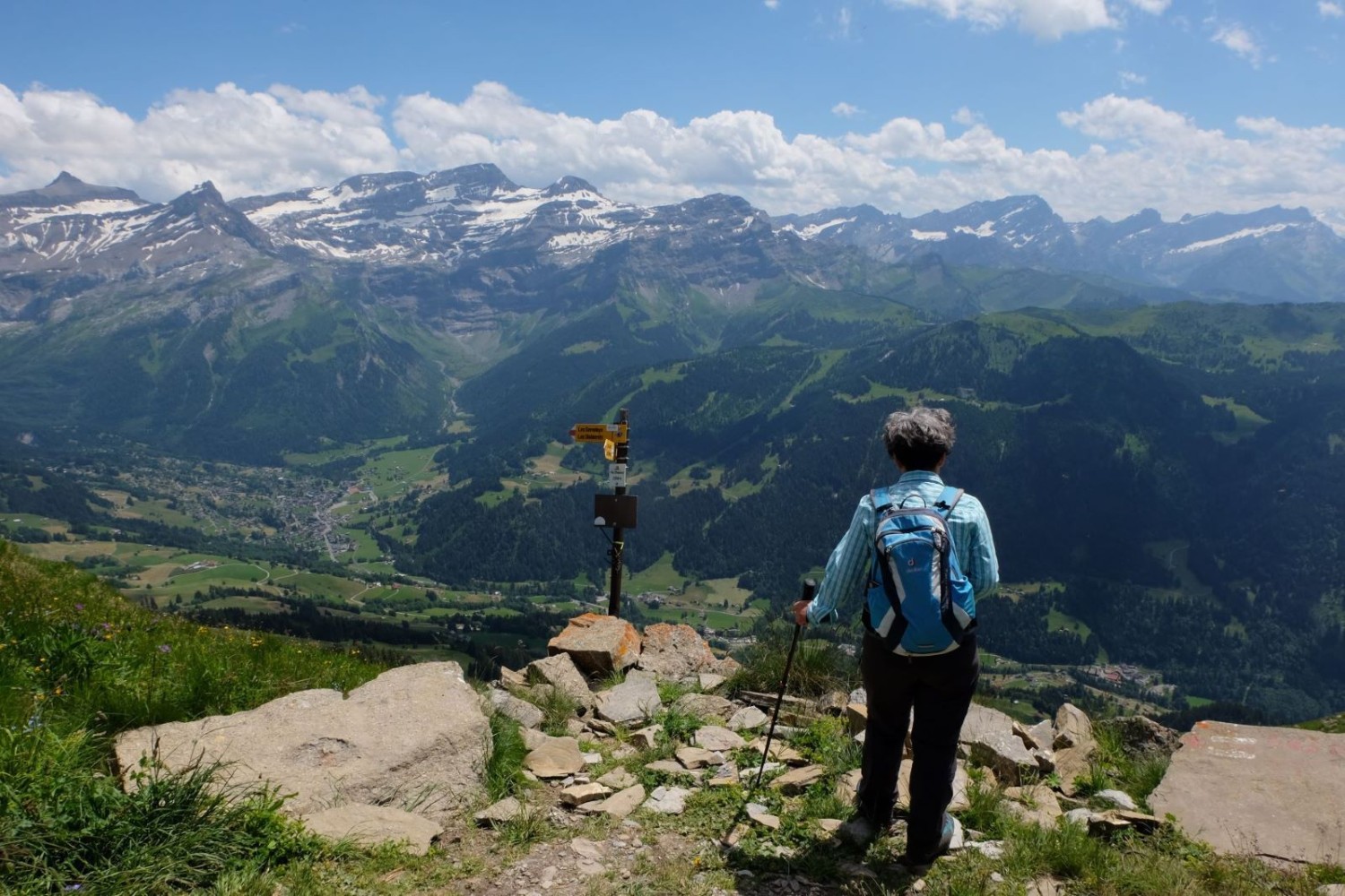 Fantastische Aussicht auf die Waadtländer Alpen oben auf dem Gipfel des Pic Chaussy auf 2308 M.ü.M.