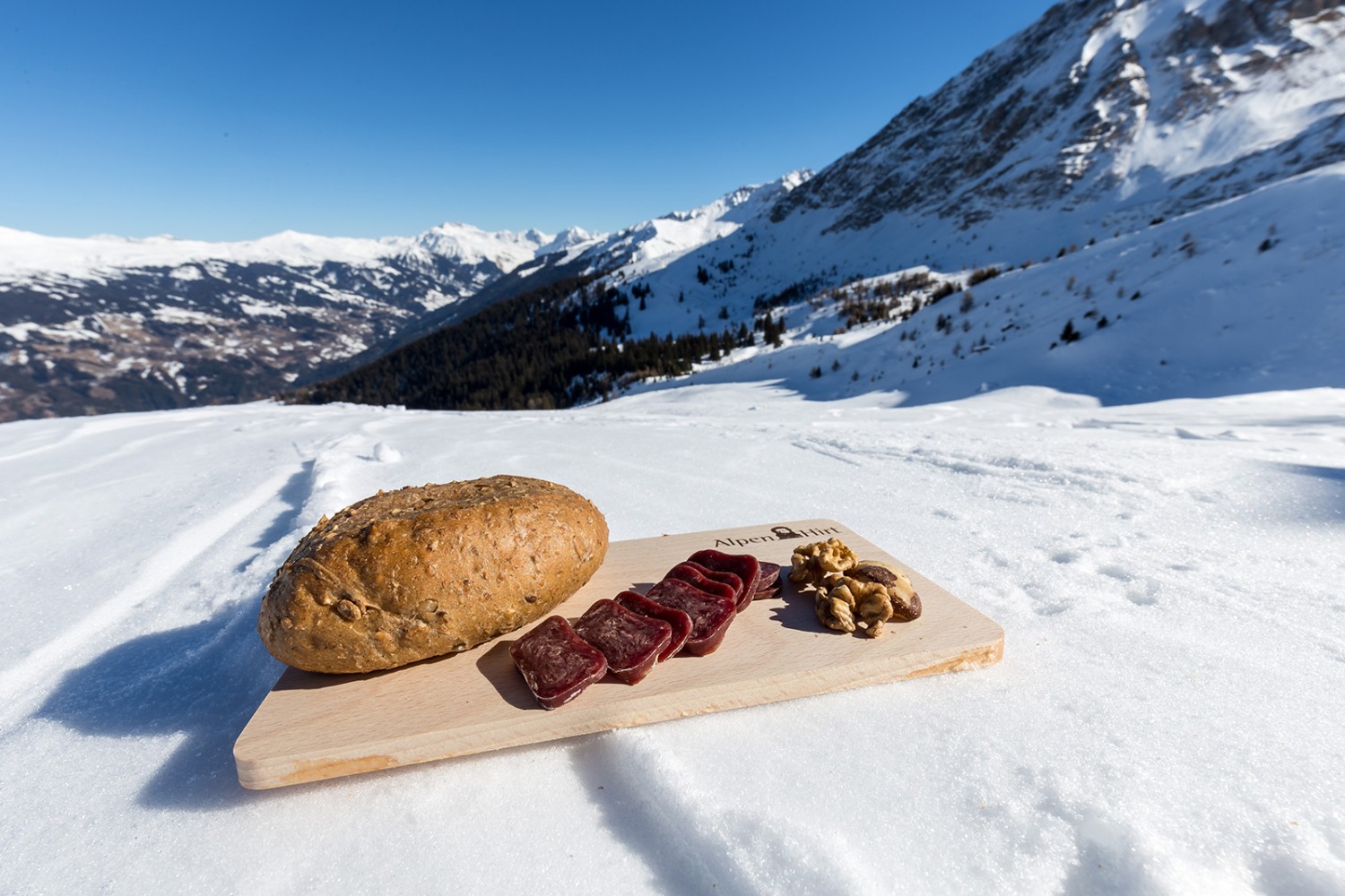 Die Wanderverpflegung vom Alpenhirt, genossen auf der Jochalp.