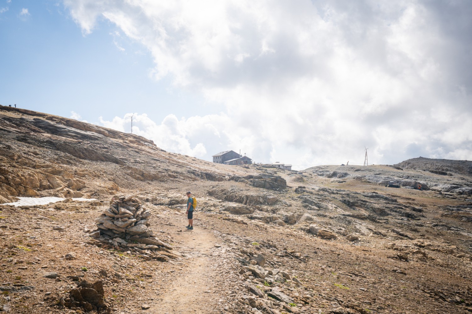 Après la raide montée, la cabane Lötschenpass est en vue. Photo: Wanderblondies