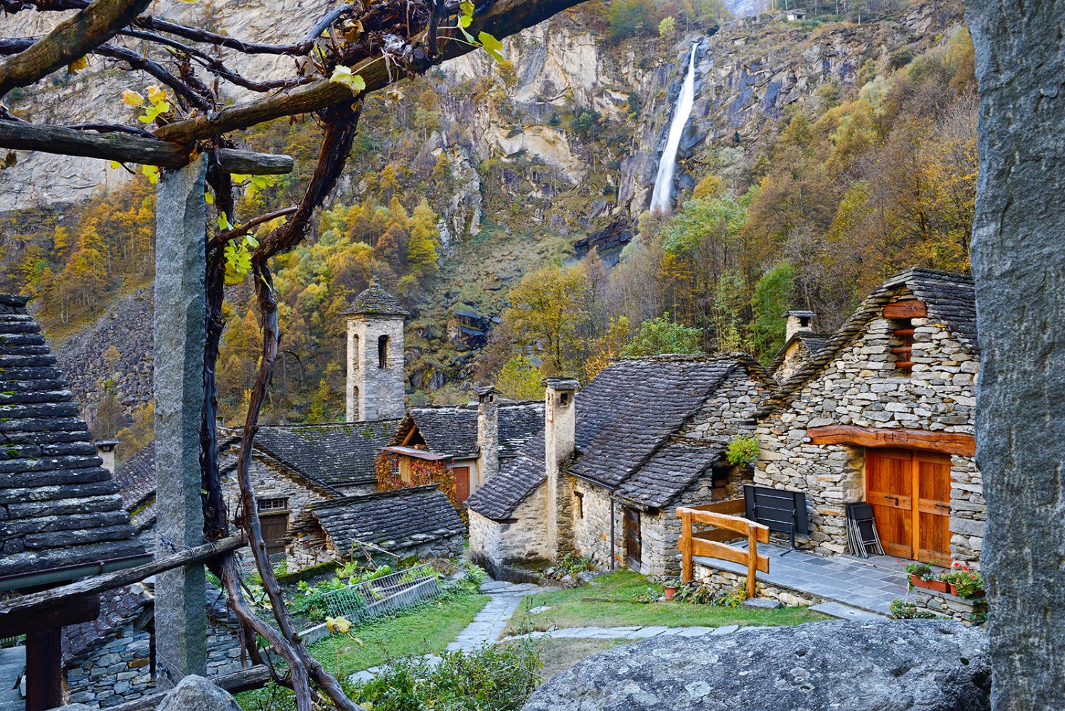 La randonnée commence à Foroglio, puis elle monte en zigzagant à proximité de la cascade. Photo: natur-welten.ch