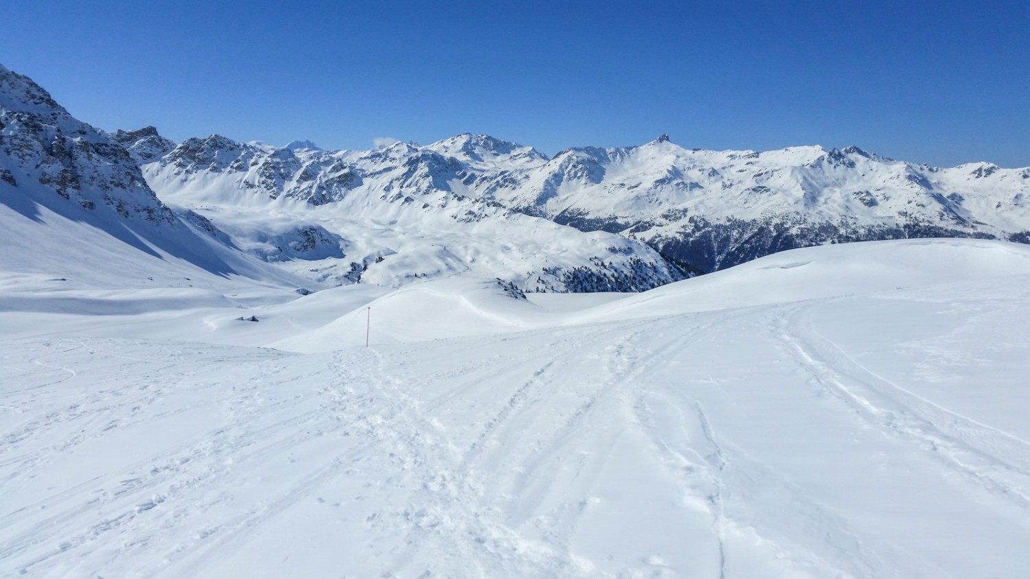 Quelques-uns des imposants sommets valaisans, tels que le Zinalrothorn ou la Dent Blanche. Photo: Laura Rindlisbacher