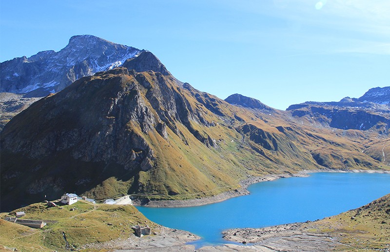 Die karge Landschaft beim Lago Vannino. Am Ende des Stausees liegt die Hütte Margaroli CAI. Bilder: Elsbeth Flüeler