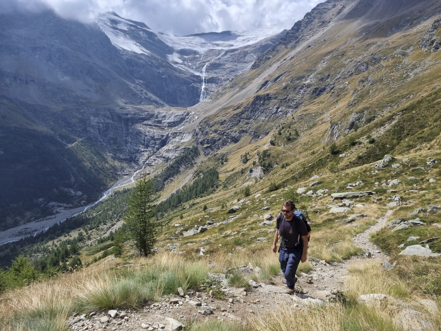 Im Aufstieg zum Sassal Mason, im Hintergrund der Palügletscher. Bild: Nathalie Stöckli