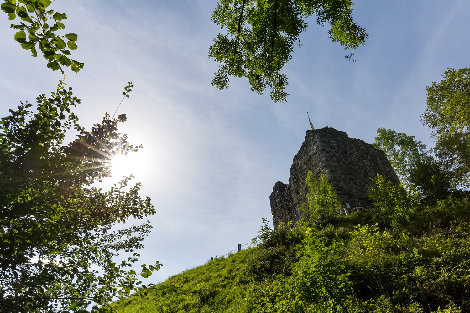 Der übrig gebliebene Teil des Wohnturms der Burgruine Last. Bilder: Daniel Fleuti