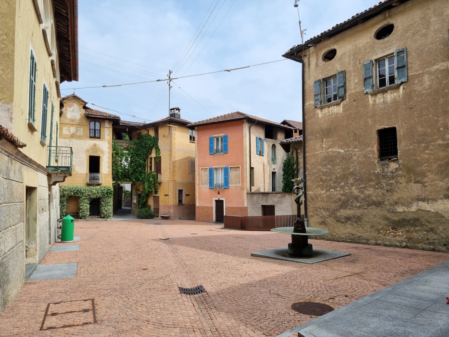 La Piazza Montaa, dans le village d’artistes de Carona situé au-dessus du lac de Lugano. Photo: Nathalie Stöckli