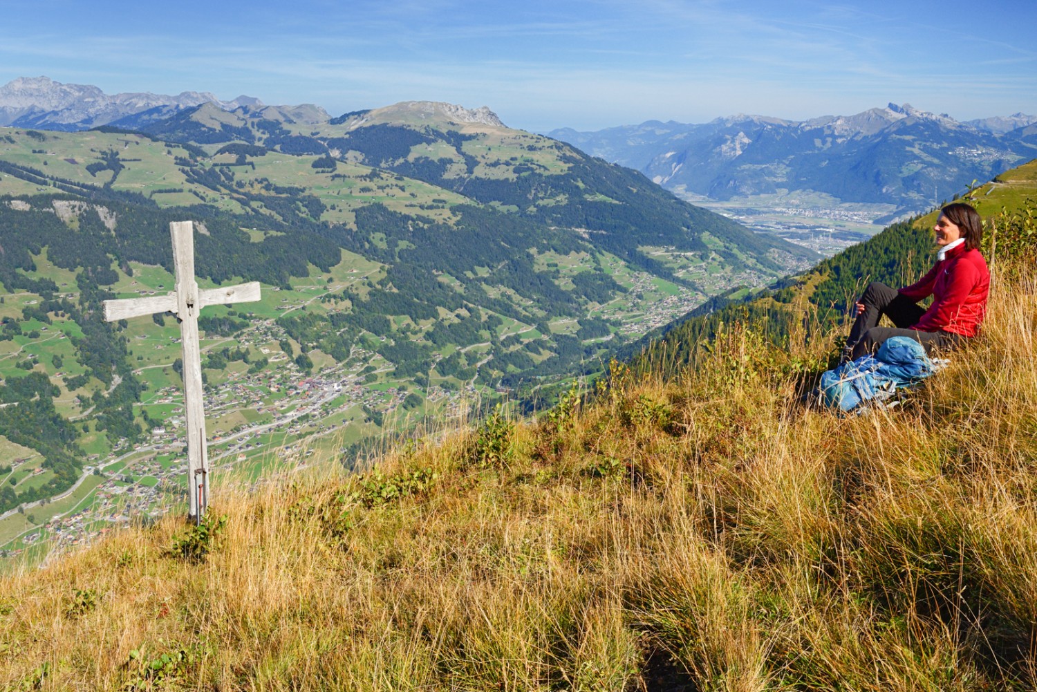 Vue sur l’ensemble du val d’Illiez jusqu’à la vallée du Rhône. Photo: natur-welten.ch