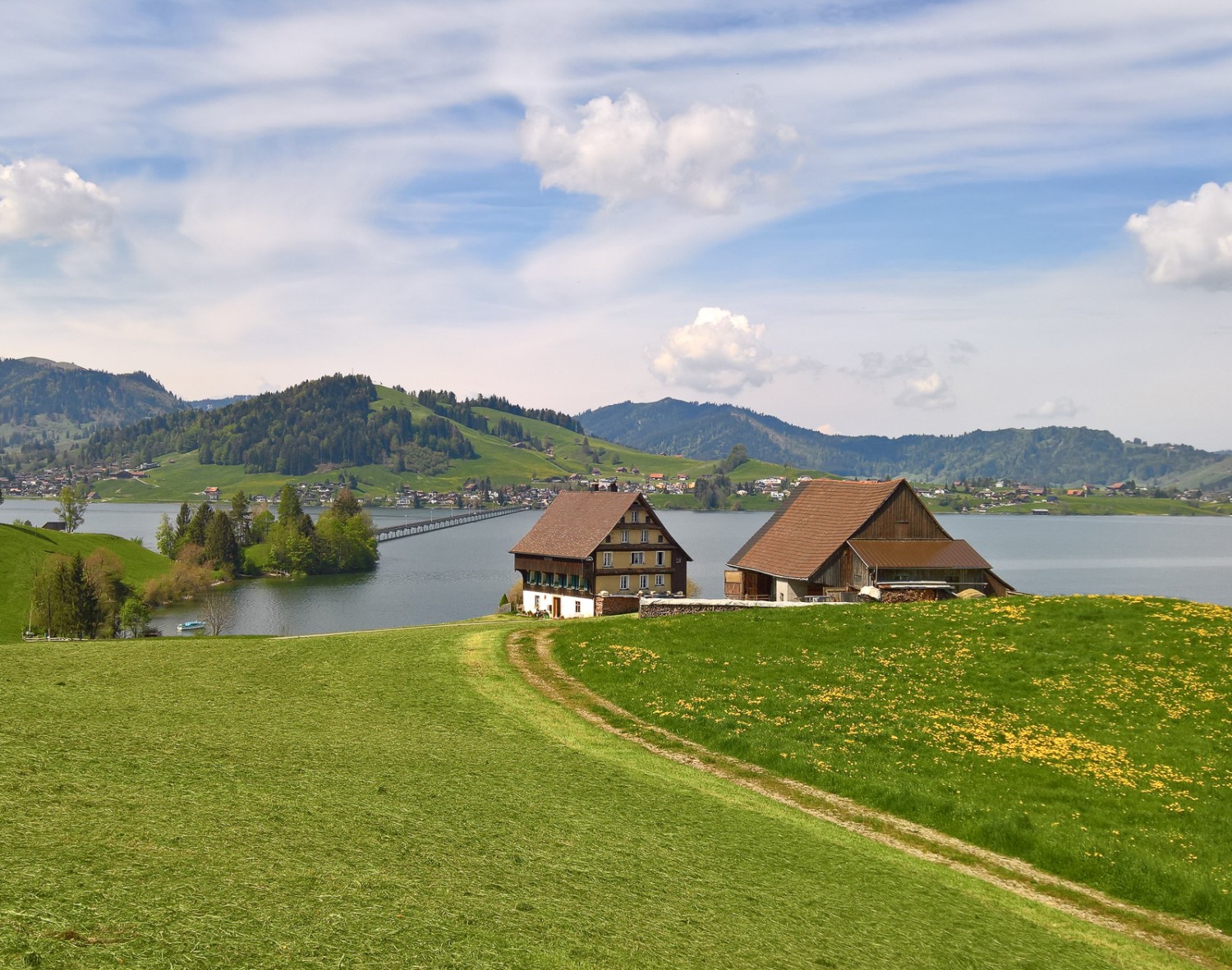 Im Aufstieg zum Stöcklichrüz hat man einen wunderbaren Ausblick auf den Sihlsee. Bild: Andreas Staeger